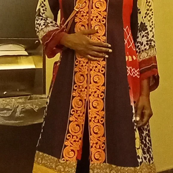 Embroidered Asian Style tunic top - Picture 5 of 8